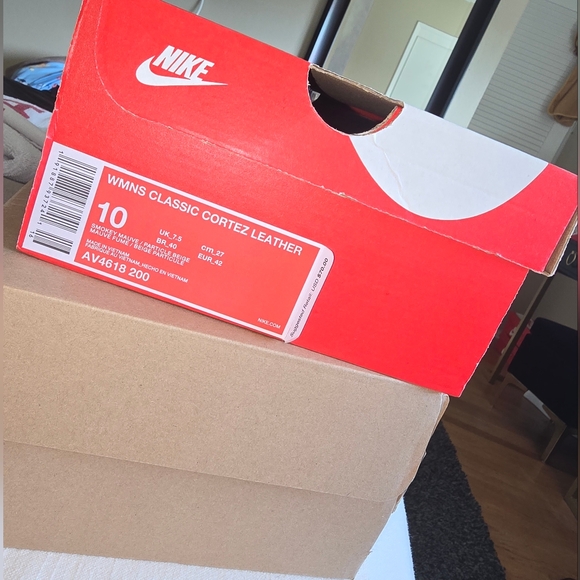 Womens NIKE Leather cortez - Picture 2 of 5